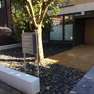https://akker-terras-met-jacuzzi.hotelsantwerp.net