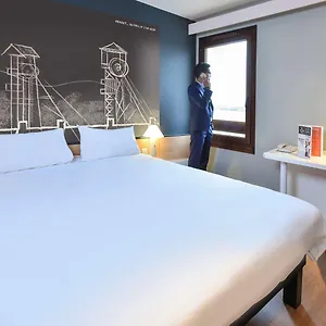 מלון Ibis Charleroi Airport Brussels South ***